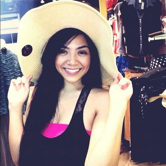 Meet your Posher, Chanelle - Picture 1 of 8